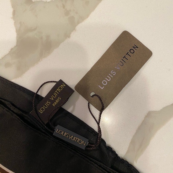 BNWT Louis Vuitton Scarf 100% 💯 Silk - Picture 5 of 7
